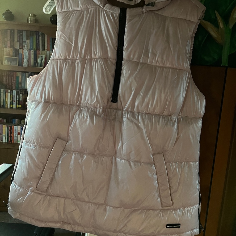 DKNY - puffer vest NWOT
